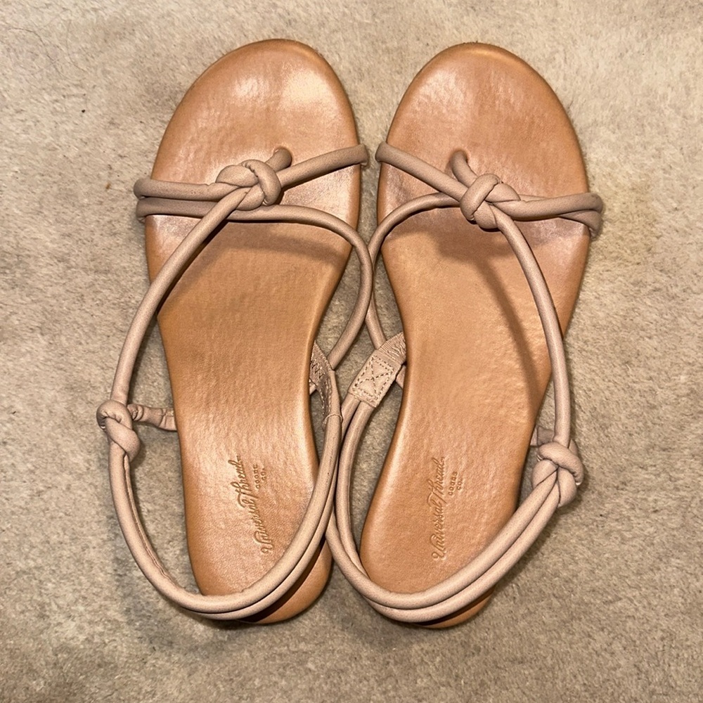 Universal Thread Sandals